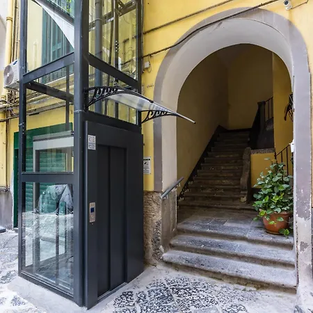Konukevi Piazza Miraglia - By Wonderful Italy